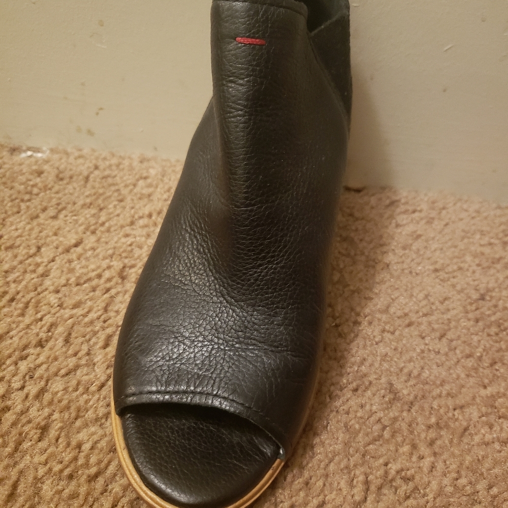 Open toe booties - Picture 2 of 3